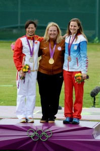 Víťazné trio, strieborná Wei Ning (CHN) a zlatá Kimberly Rhode (USA)